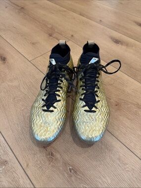 Under Armour Men’s Gold and Black Athletic Cleats 11